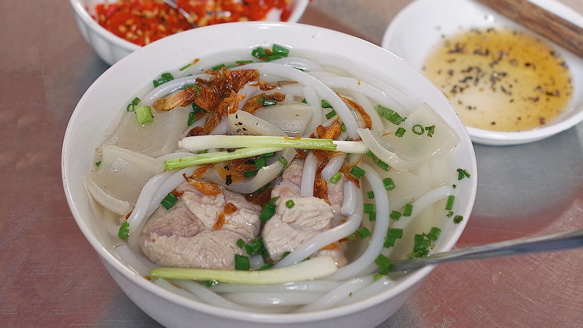 Bánh canh chả cá Nha Trang nóng hổi thơm ngon