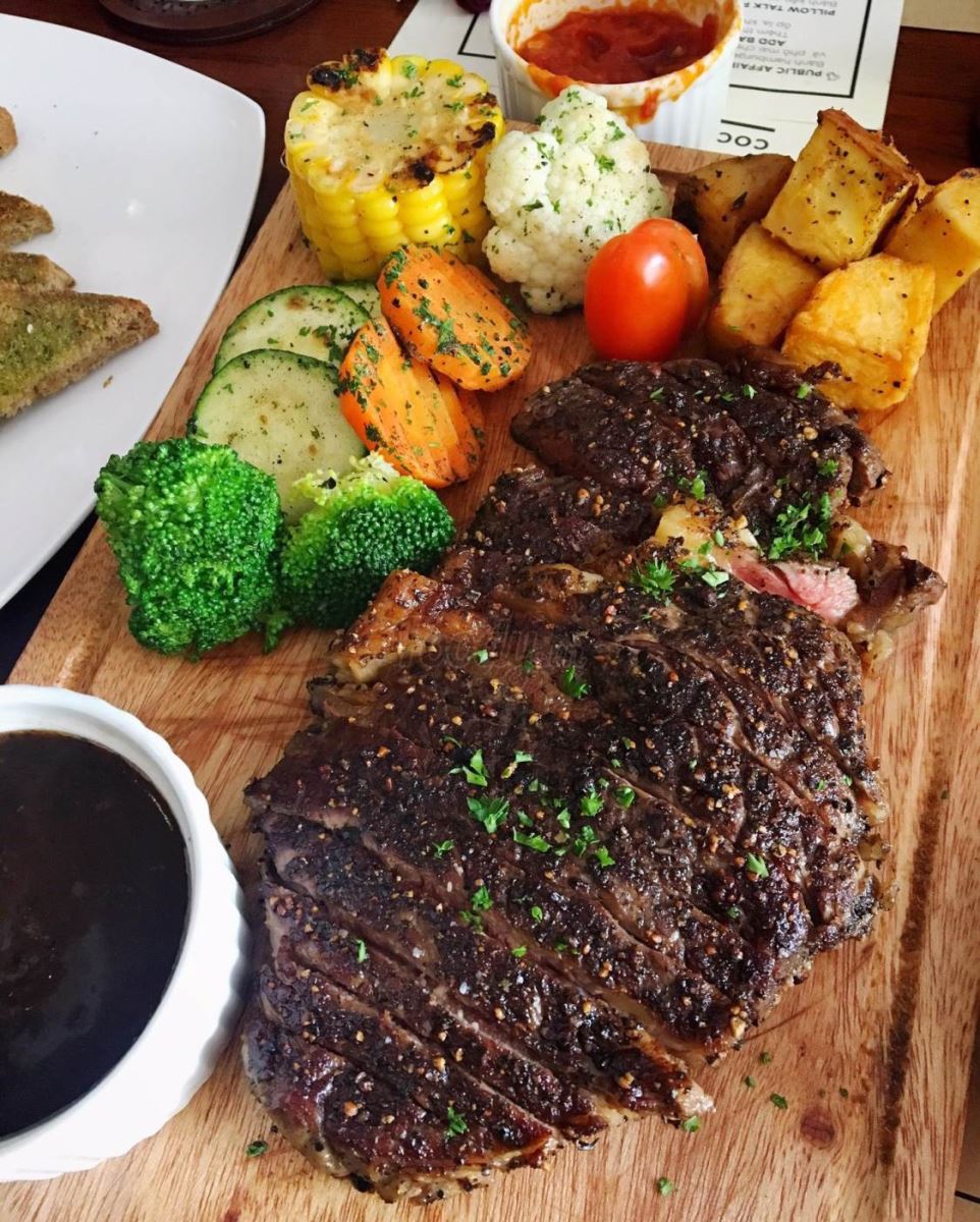 The First Steakhouse quán ăn ngon Sài Gòn không gian đẹp