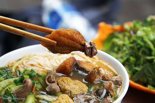 Bún cá cay Hà Nội - điểm ăn sáng trước khi khởi hành đi Sơn La