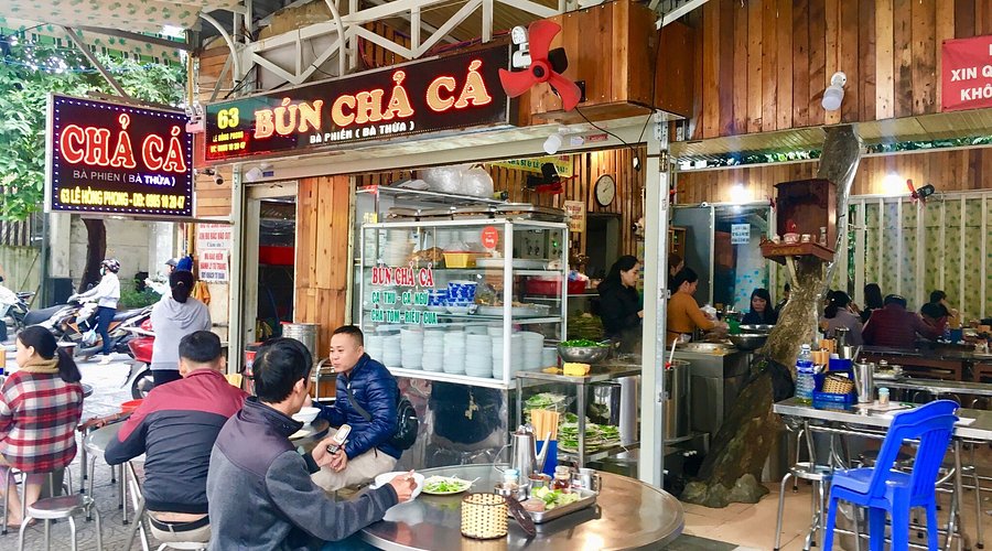 Không gian quán bún chả cá tại quán ăn sáng Đà Nẵng