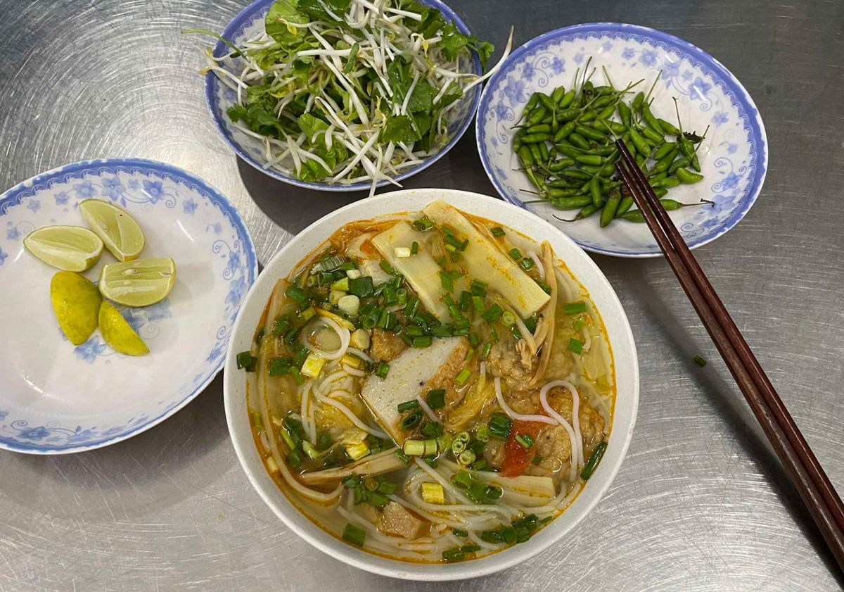 Bún chả cá đậm đà tại quán ăn sáng Đà Nẵng Bún chả cá đậm đà tại quán ăn sáng Đà Nẵng