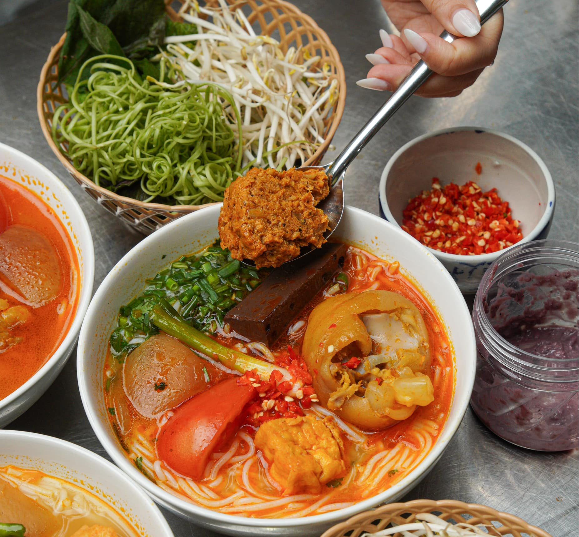 Tô bún riêu cua hấp dẫn, đậm đà