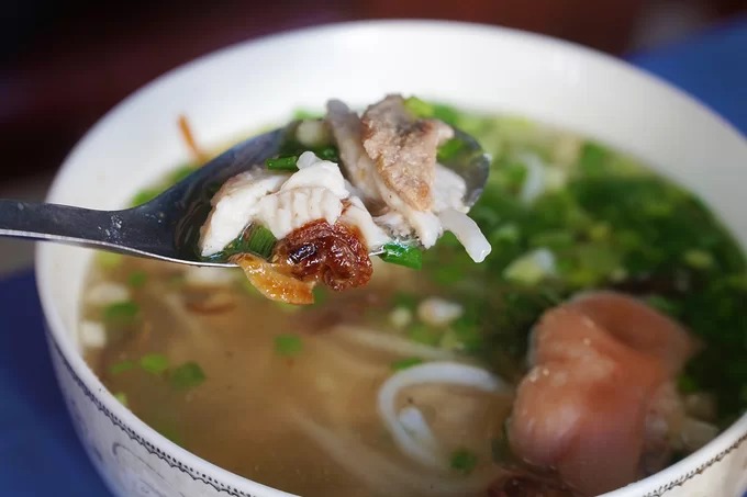 Cách thưởng thức bánh canh lò rèn Tri Tôn