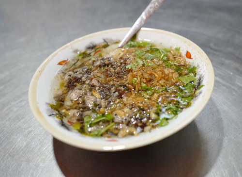 Món bánh đúc Hà Nội nóng thích hợp cho những ngày cuối thu đầu đông.