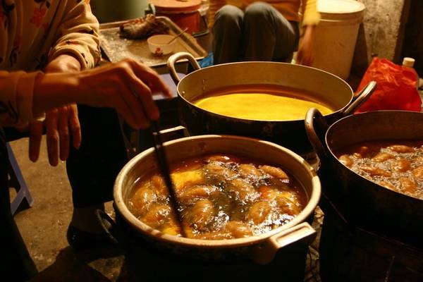 Bánh rán mặn đặc sản quán bánh rán chị Hoa