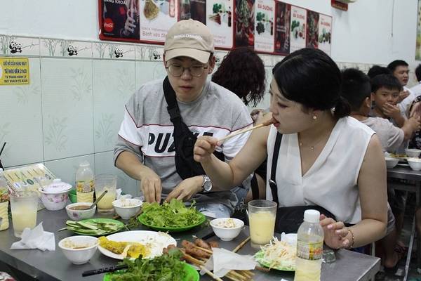 Món ăn kèm tại bánh xèo bà Dưỡng Đà Nẵng