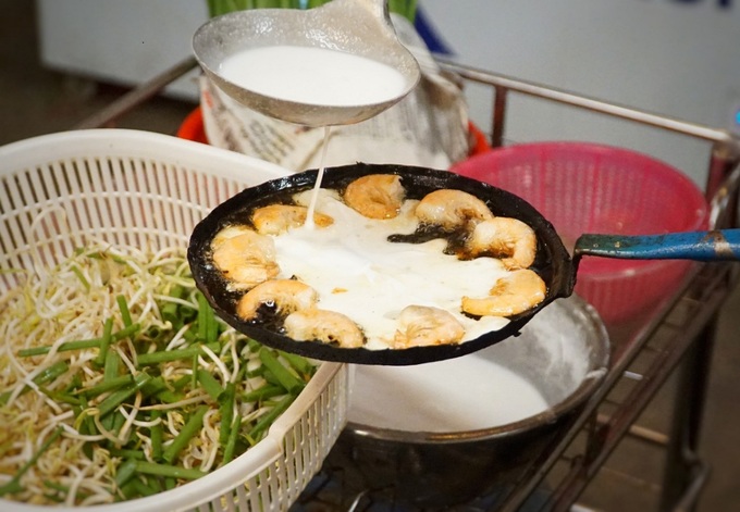 Cách chế biến bánh xèo tôm nhảy tại Quy Nhơn