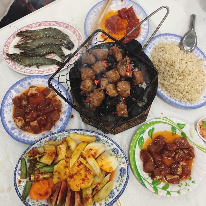Thưởng thức bò nướng Lạc Cảnh Nha Trang cùng rau củ