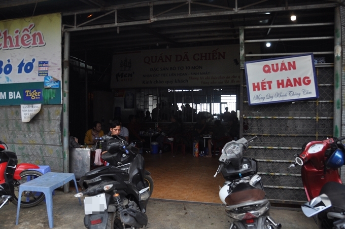 Quán bò tơ Dã Chiến nhìn từ bên ngoài