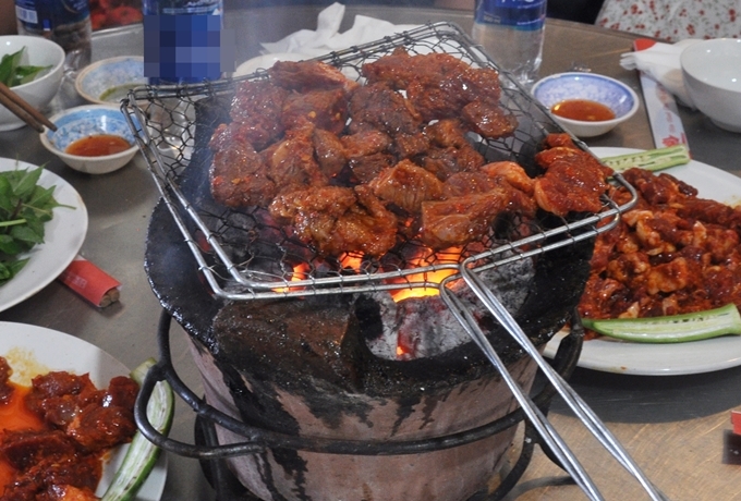 Bò tơ nướng tại quán bò tơ Dã Chiến