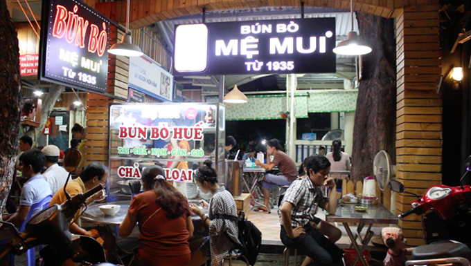Quán bún bò Đà Nẵng trên đường Lê Hồng Phong đã hoạt động hơn 80 năm với công thức gia truyền của mẹ Mui