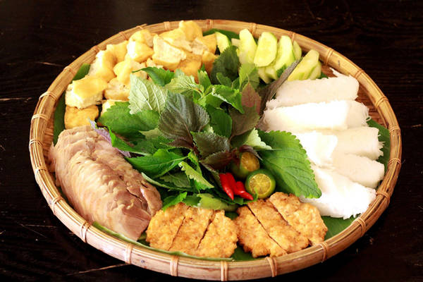 Chế biến theo khẩu vị miền Bắc, quán bún đậu mắm tôm Sài Gòn thu hút thực khách nhờ nhiều món ăn ngon