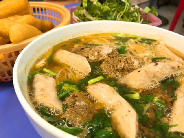 Bát bún riêu cua giò tai có giá 35.000 đồng.