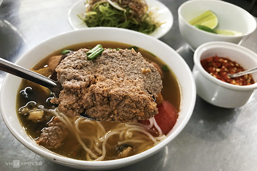 Riêu cua tự làm là "đặc sản" của địa chỉ này. Ảnh: Di Vỹ.