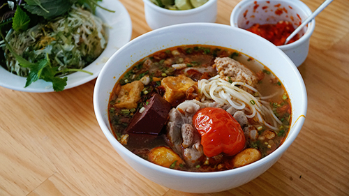 Quán bún riêu tôm gia truyền gốc Bảo Lộc ở Sài Gòn