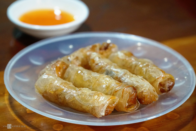 Món ăn vặt và đồ uống tại quán bún cua thối Pleiku