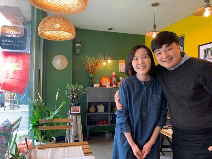 Vợ chồng chủ quán Hà Nội Moment mang hương vị cà phê bánh mì Hà Nội đến Seoul