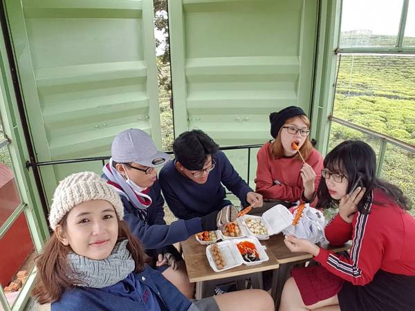Quán cà phê container Cầu Đất