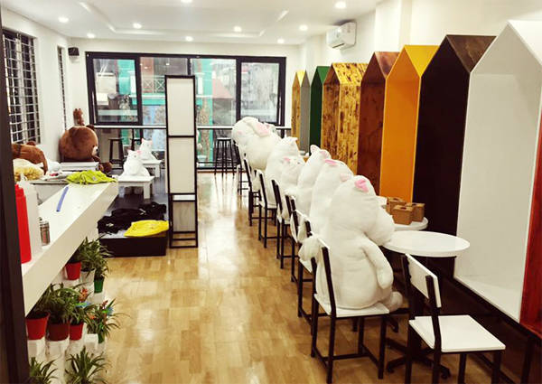 Bức màn trong khu Friendly zone quán cà phê cô đơn