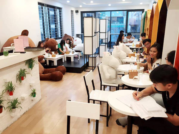 Ghép đôi ngẫu nhiên tại quán cà phê cô đơn Hà Nội