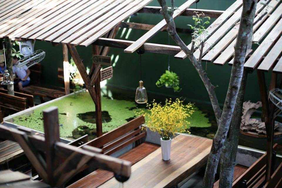 Không gian gỗ mộc mạc tại An Cafe