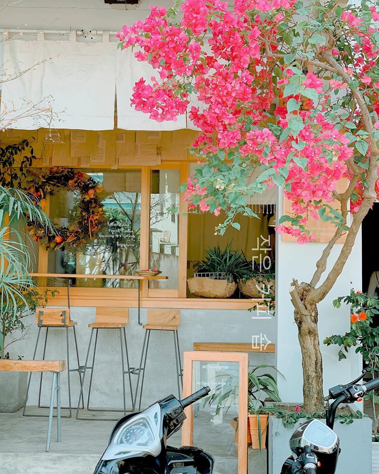 Góc sống ảo phong cách Hàn Quốc tại A&C Cafe