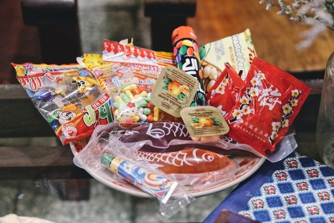 Gói tuổi thơ với kẹo bánh xưa tại quán cà phê Cư Xá