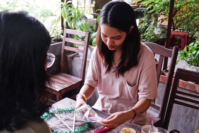 Không gian mở cùng nhiều cây xanh tại quán cà phê Cư Xá
