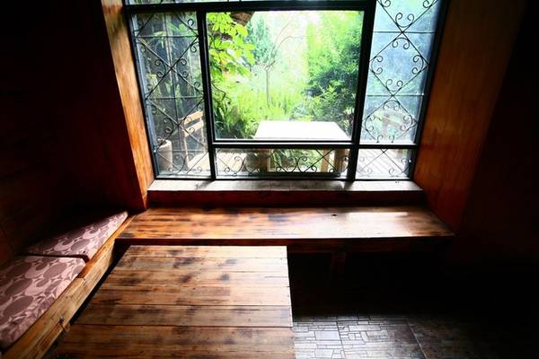 View từ quán cà phê hoài niệm nhìn ra tháp chuông Đà Lạt