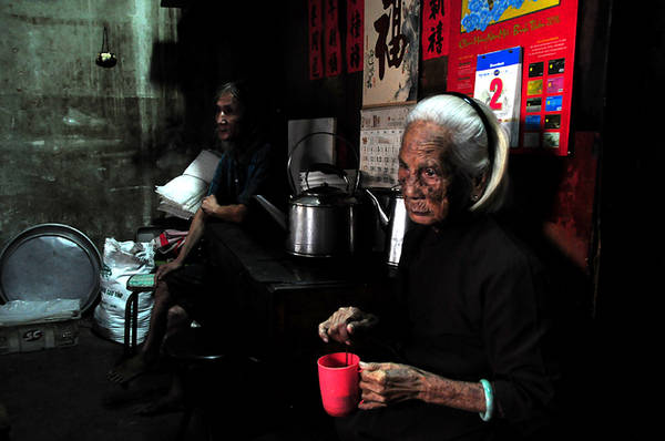 Không gian cà phê kho Sài Gòn
