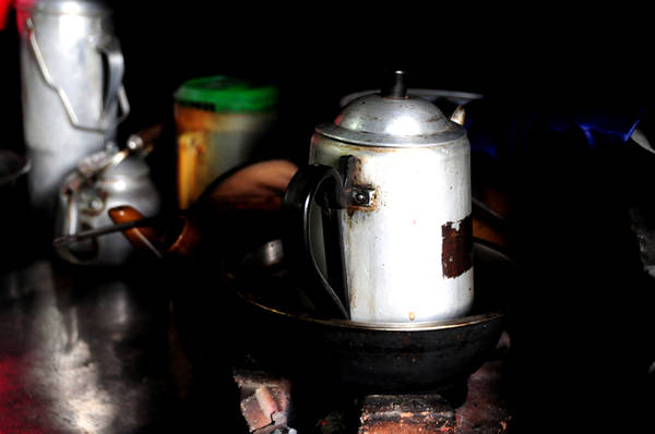 Kho cà phê trên bếp than