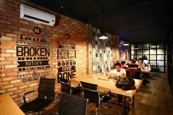 Thiết kế gạch mộc tại quán cà phê kiêm văn phòng