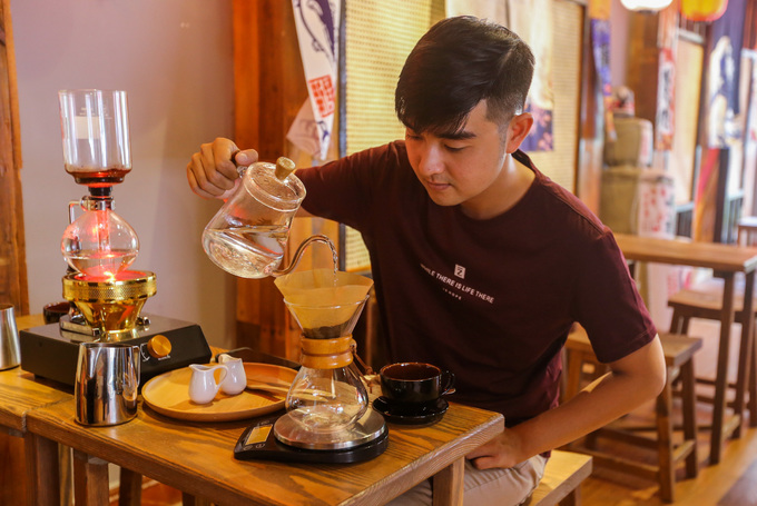 Trải nghiệm pha cà phê syphon tại quán cà phê Nhật Sài Gòn