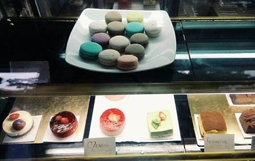 Bánh mousse, macaron, tiramisu tại The Note Coffee Hà Nội