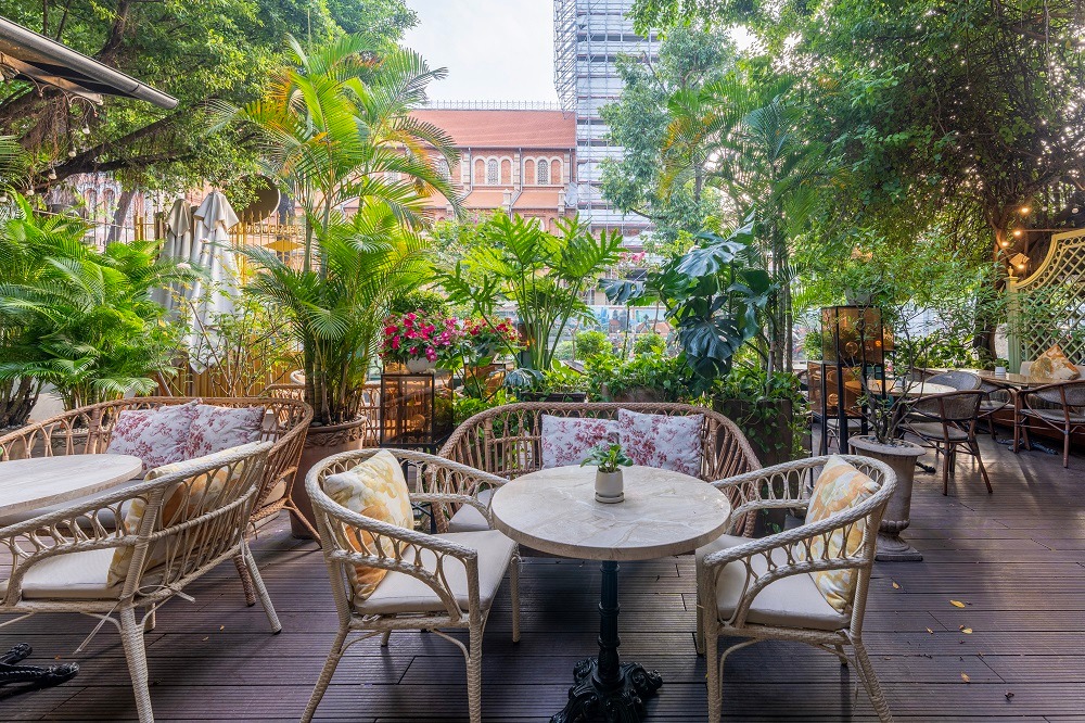 View nhà thờ Đức Bà từ quán cà phê Đức Bà RuNam d’Or