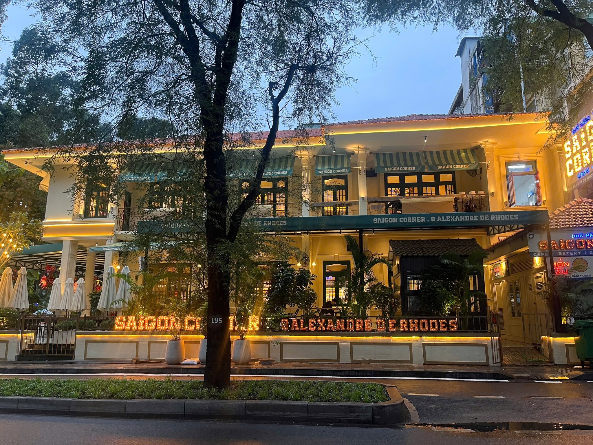 Không gian vintage tại quán cà phê Đức Bà Saigon Corner