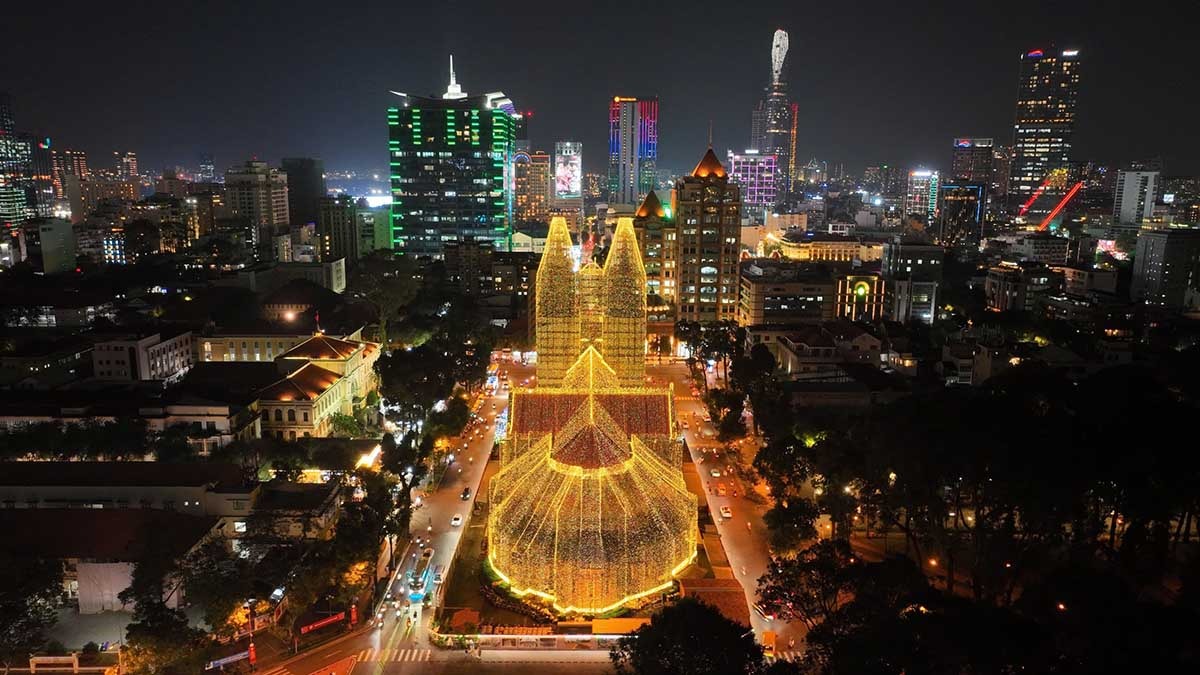 Top 5 quán cà phê ngắm nhà thờ Đức Bà dịp Giáng sinh ấm áp