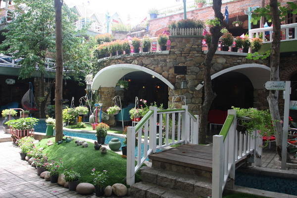 Vẻ ngoài quán cà phê châu Âu City House Cafe tại Gò Vấp