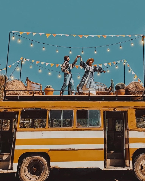 Bối cảnh sống ảo cổ điển tại Kombi Land Đà Lạt