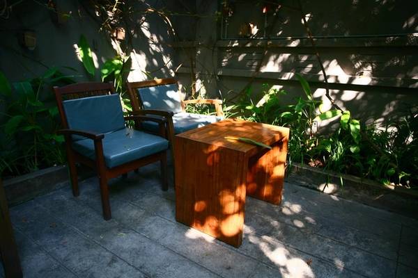 Xung quanh là những mảng xanh cây cối tại quán cà phê thiền Sài Gòn