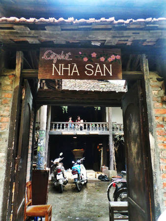 Không gian tĩnh lặng tại Nhà Sàn cho khách du lịch Hà Nội