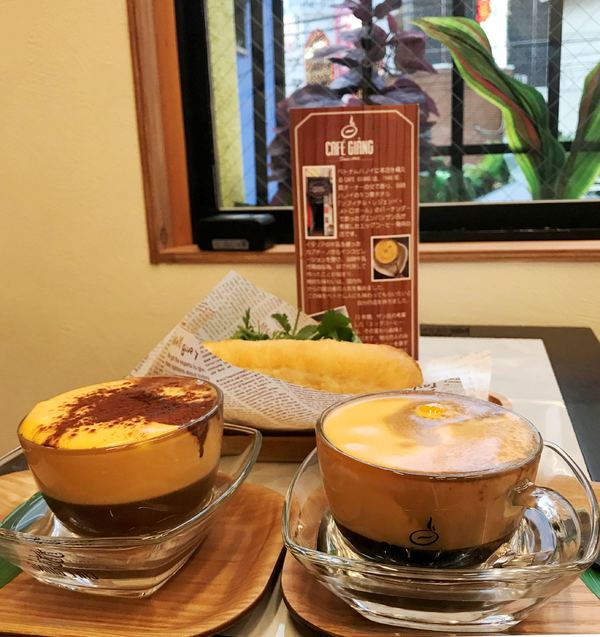 Bánh mì thịt dưa muối rau mùi kèm cà phê trứng Hà Nội