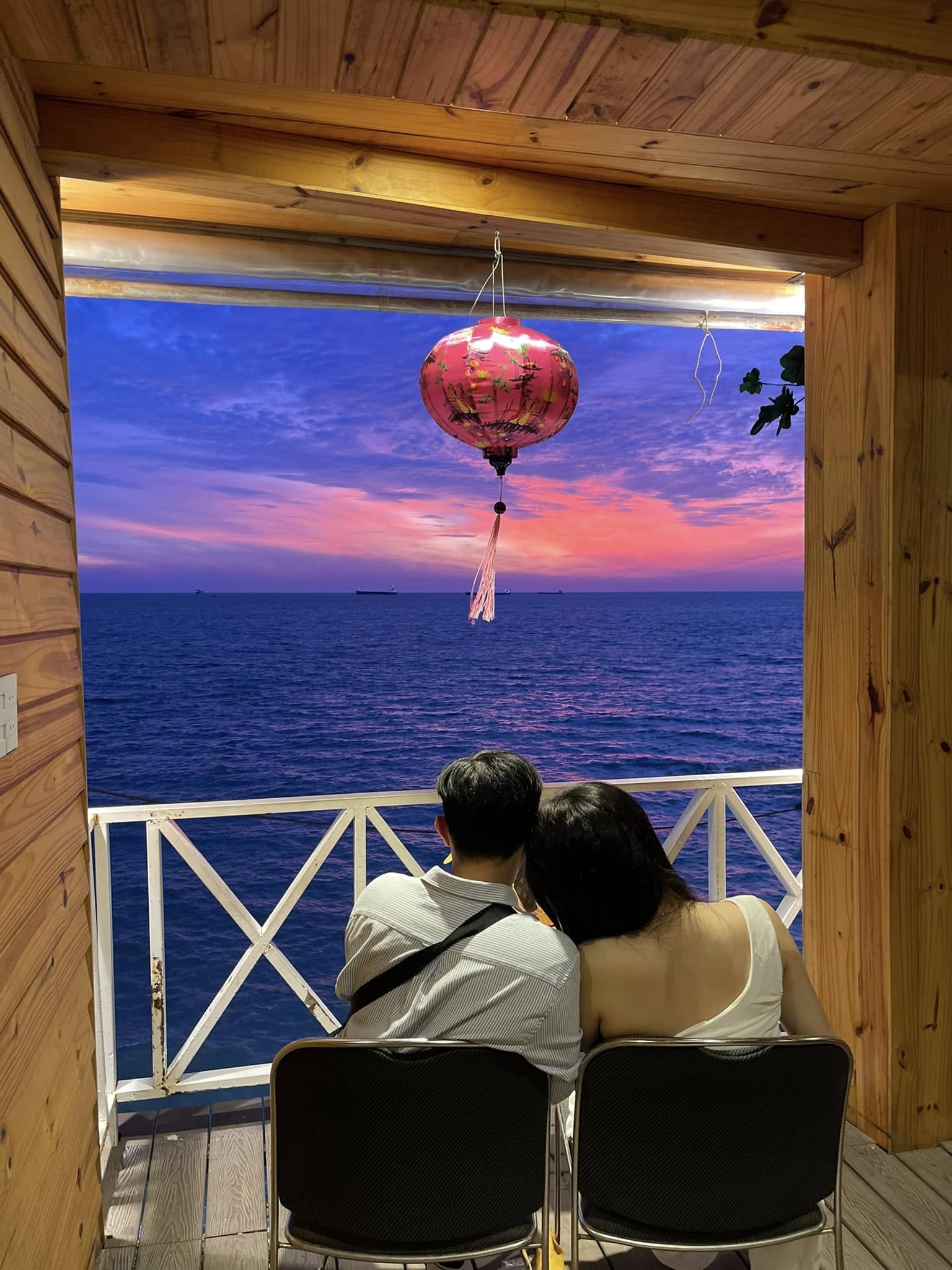 Ngắm hoàng hôn tại quán cà phê view biển Vũng Tàu