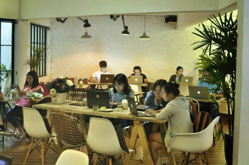 Quán còn là địa điểm lý tưởng cho những ai muốn giải quyết công việc trong một không gian thoải mái. Ảnh: FB