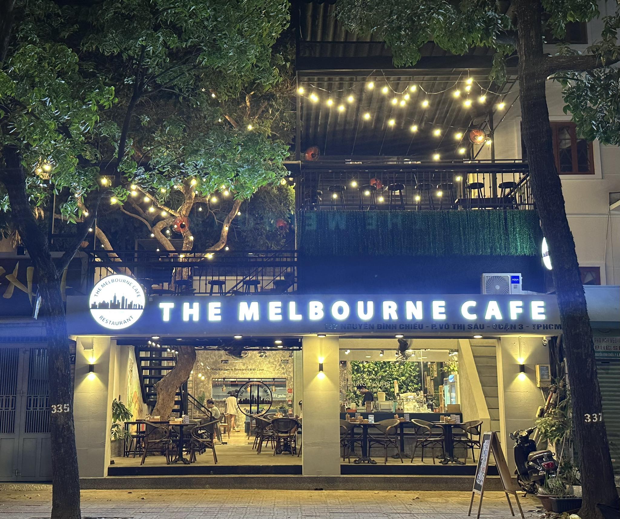 The Melbourne Cafe view tuyến Nguyễn Đình Chiểu