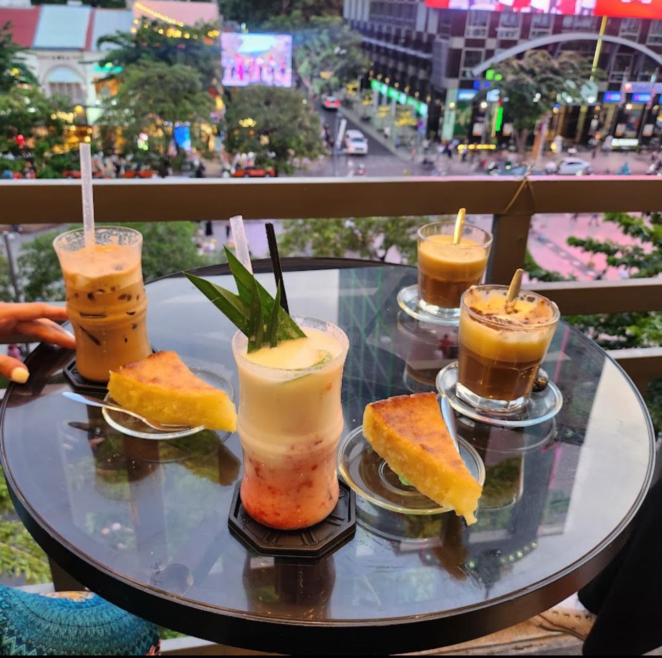 Ban công Meraki Cafe view Nguyễn Huệ