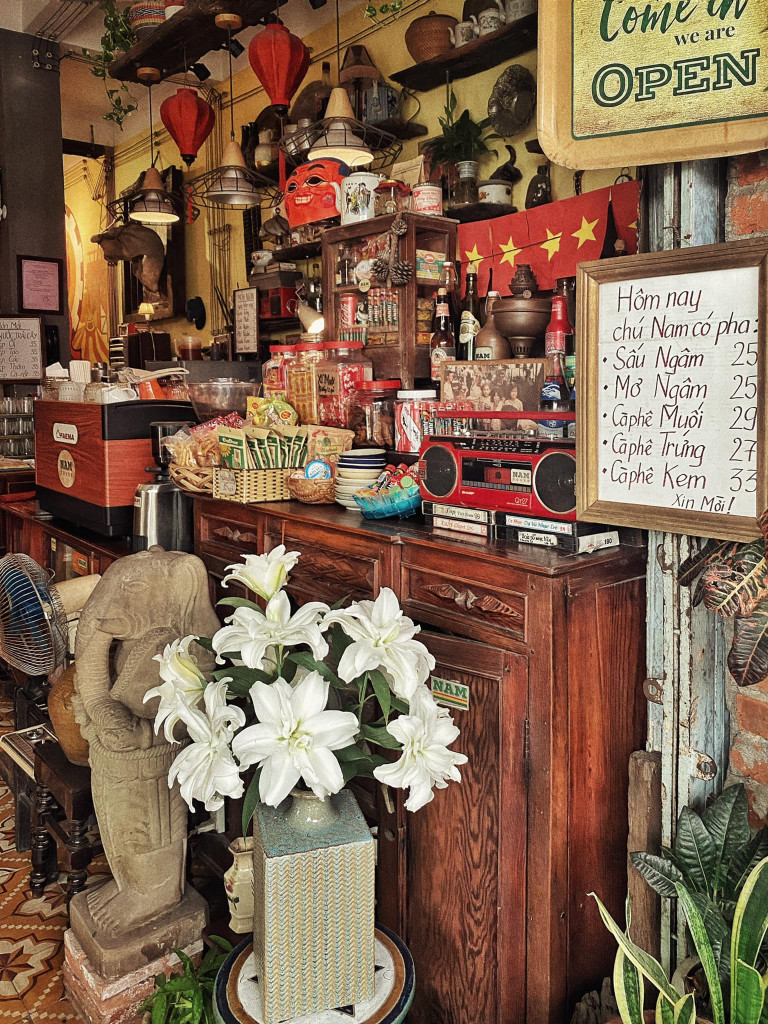 Không gian quán cafe Đà Nẵng NAM House mang vẻ cũ kỹ