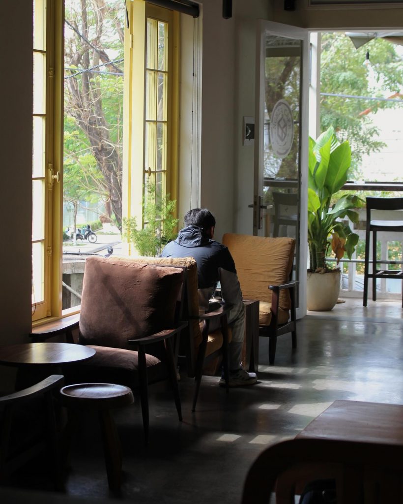 Không gian vintage tại NGHIA Cafe - quán café đẹp ở Huế
