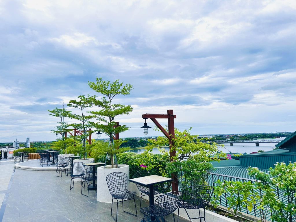 View từ tầng cao của The TIME Coffee - quán café đẹp ở Huế