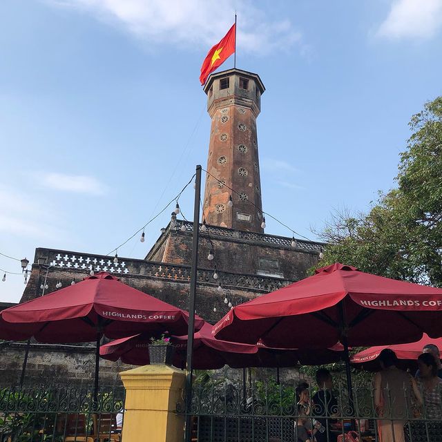 Quán cafe Hà Nội ngắm thu tại Highland Coffee Cột cờ